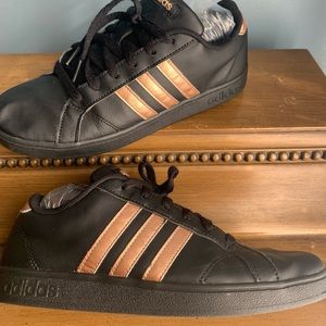 Adidas women’s neo baseline black and rose gold sneakers Y6/W8